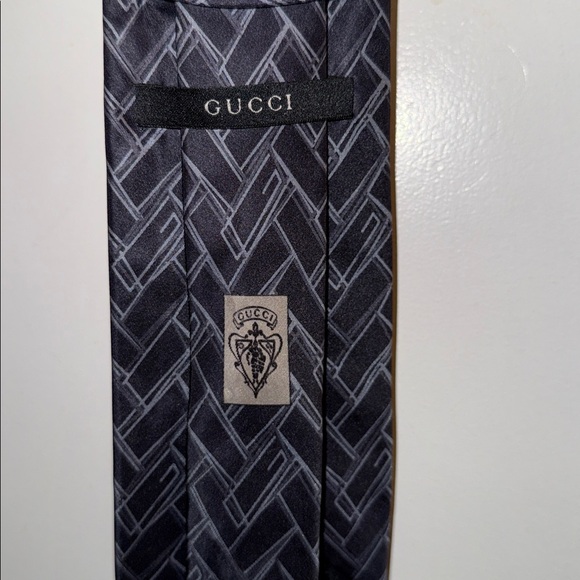 Gucci Tie Mens Black Gray 100% Silk Made In Italy Geometric Pattern Necktie